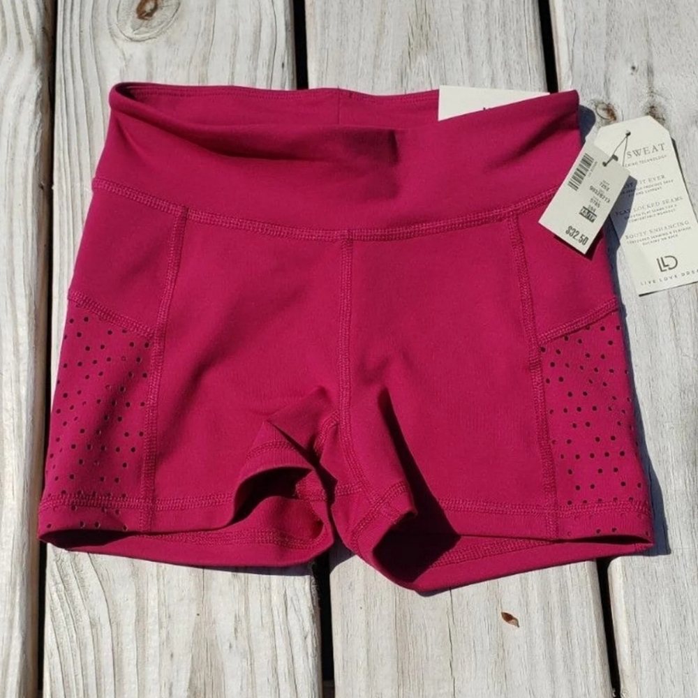 SOLD!NWT athletic short XS